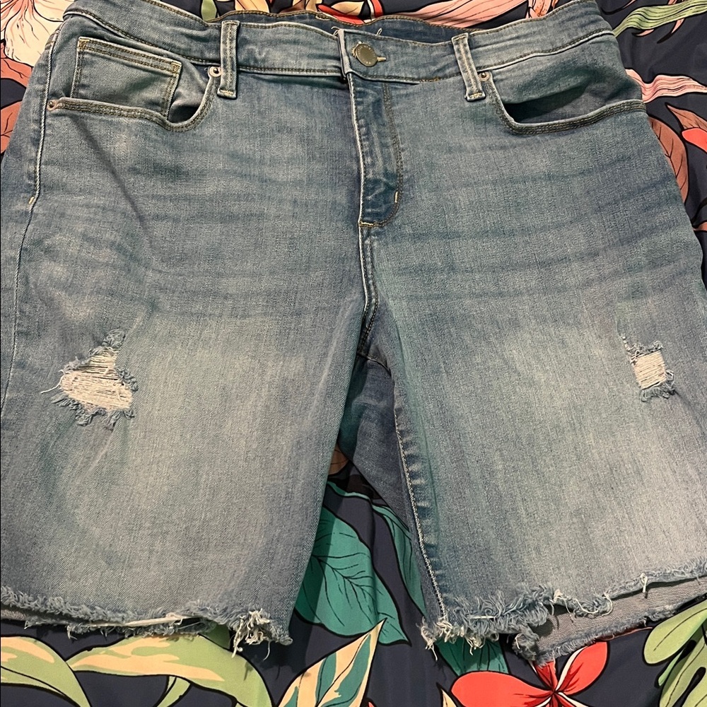 Universal Thread cut offs with stretch - Picture 2 of 6
